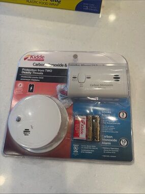 Kidde White Carbon Monoxide & Smoke Alarm Value Pack plastic cracked packaging.